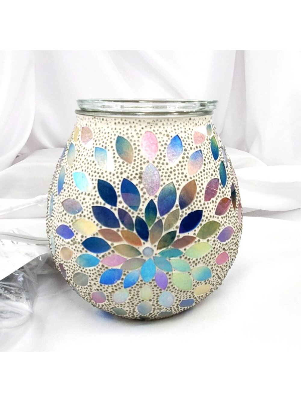Scentsy Pearlescent Petals Warmer With Mosaic Finish & Box